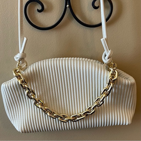 URBAN Expressions Crossbody Bag - Picture 4 of 9